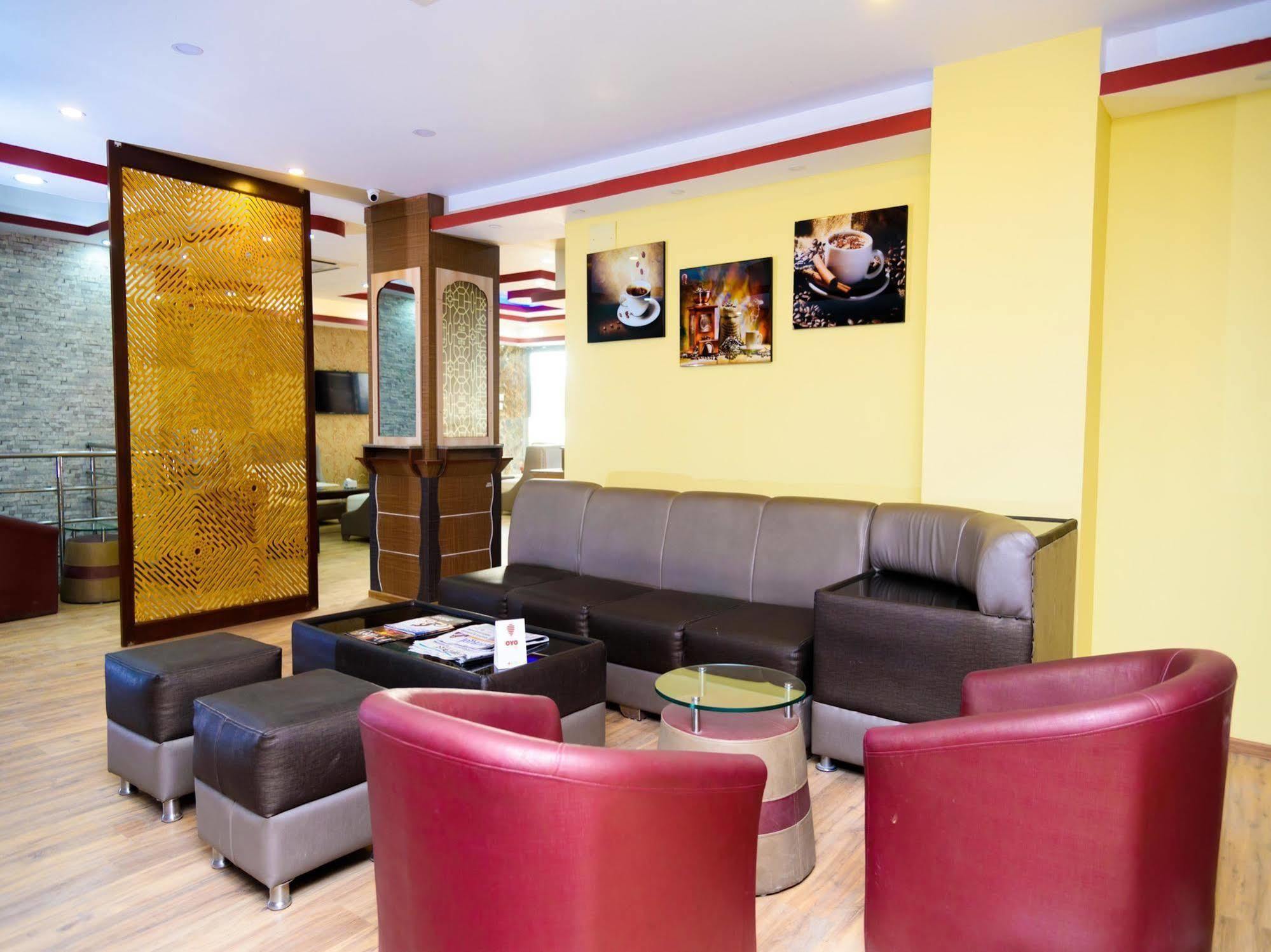 Oyo 105 Hotel Travel Inn Kathmandu Esterno foto