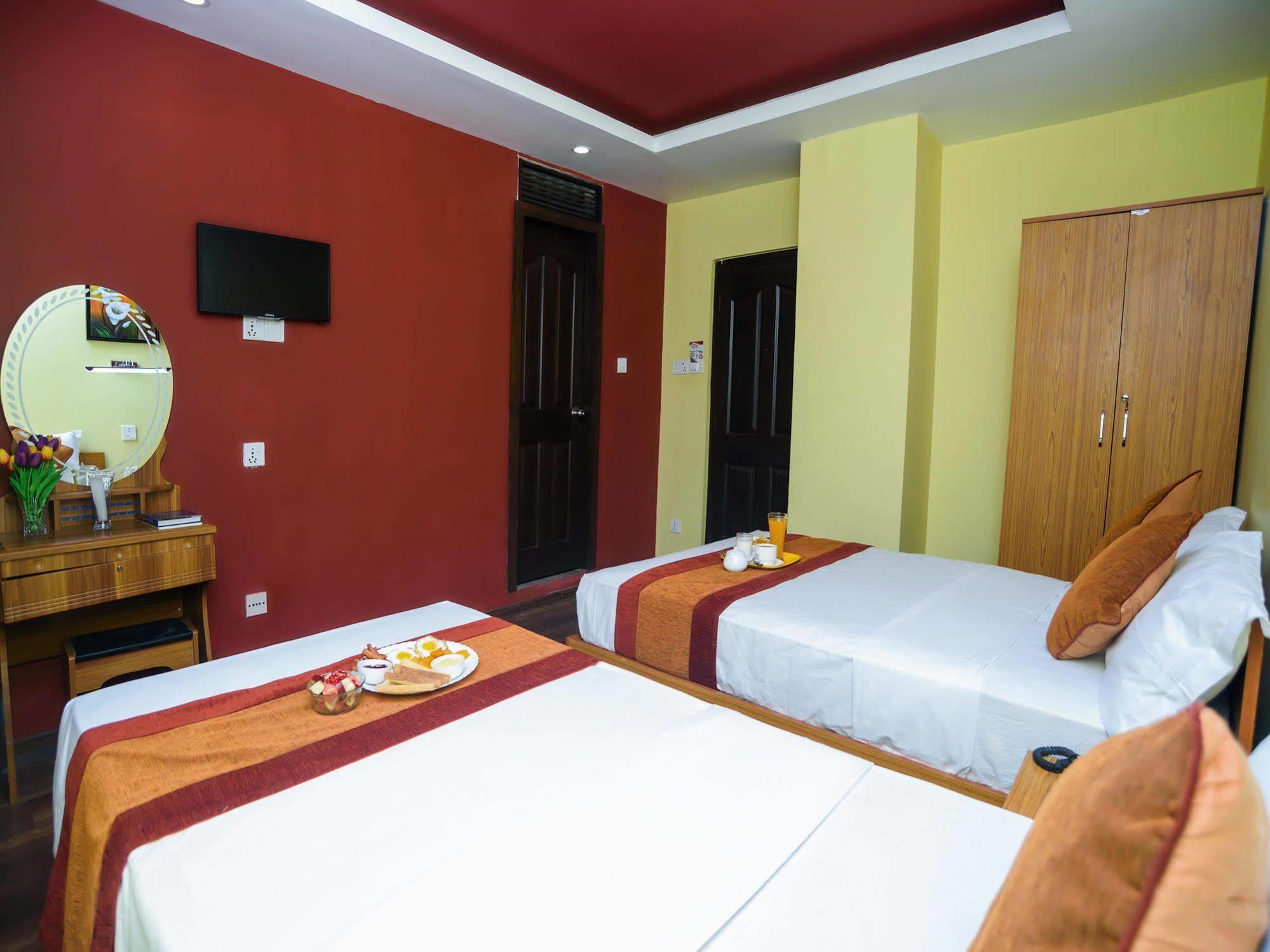 Oyo 105 Hotel Travel Inn Kathmandu Esterno foto