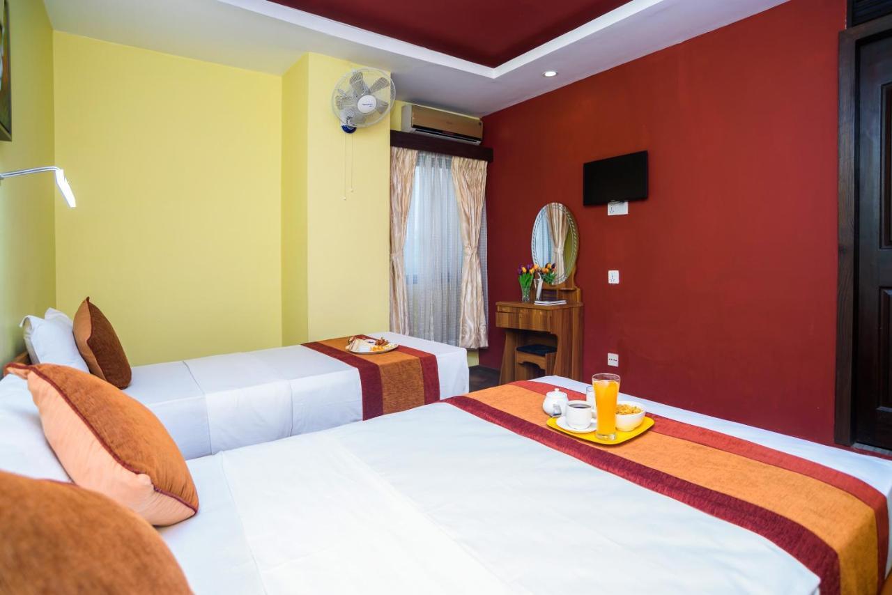 Oyo 105 Hotel Travel Inn Kathmandu Esterno foto