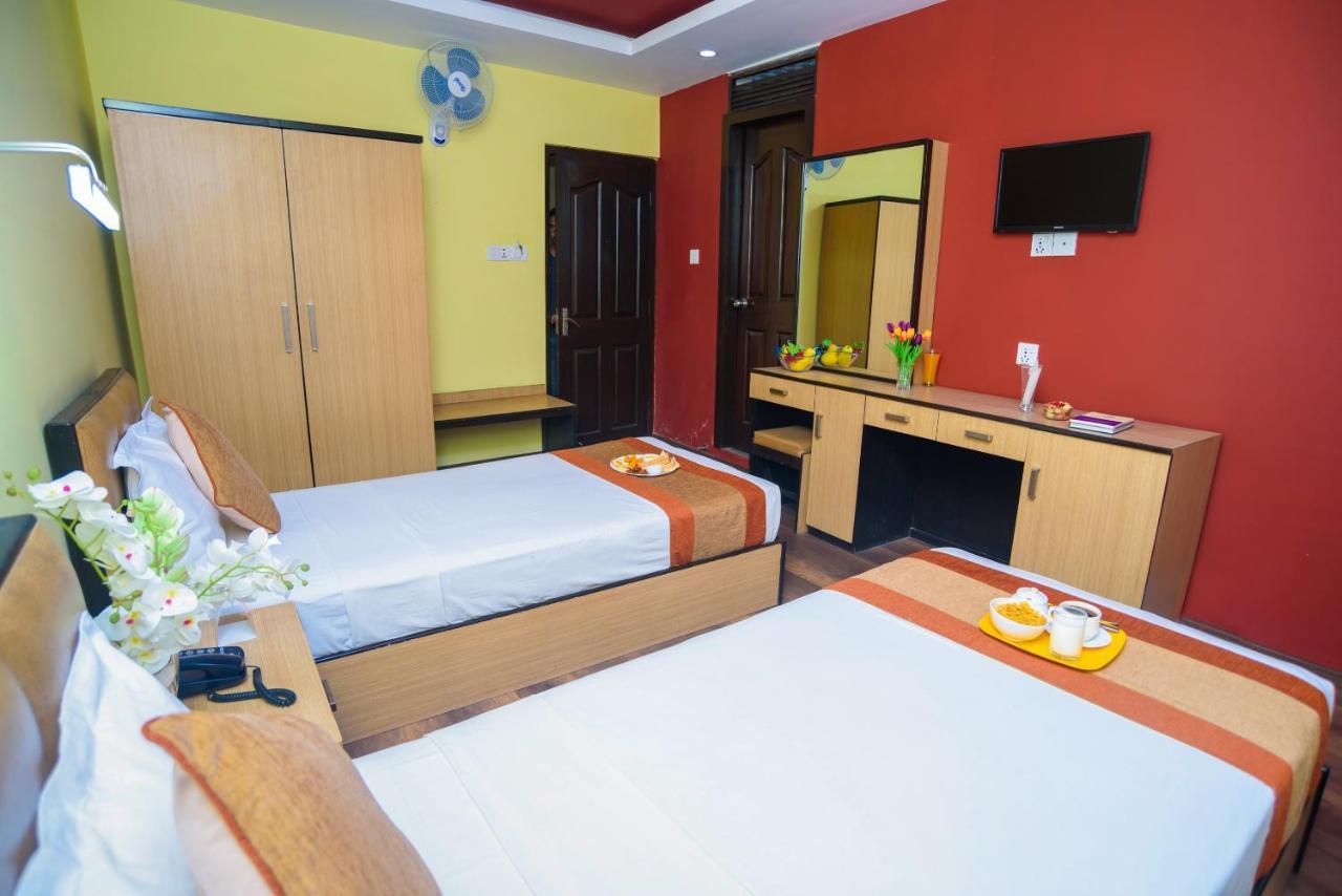 Oyo 105 Hotel Travel Inn Kathmandu Esterno foto
